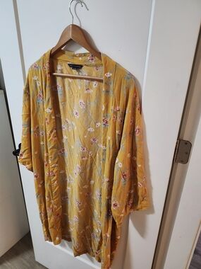 American Eagle Outfitters Mustard Yellow Floral Kimono
